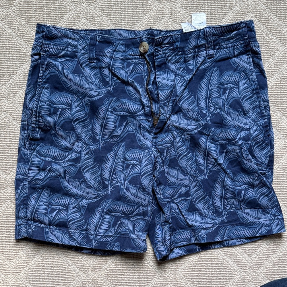 Vineyard Vines Navy Leaf Print Shorts